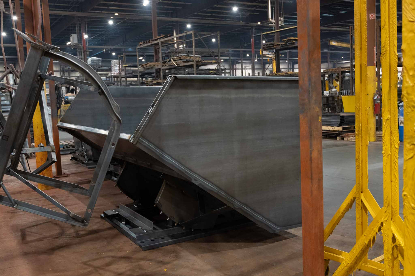 MECO Extra Heavy Duty Self-Dumping Hopper — 1/3 Cu. Yd. | SDHX033